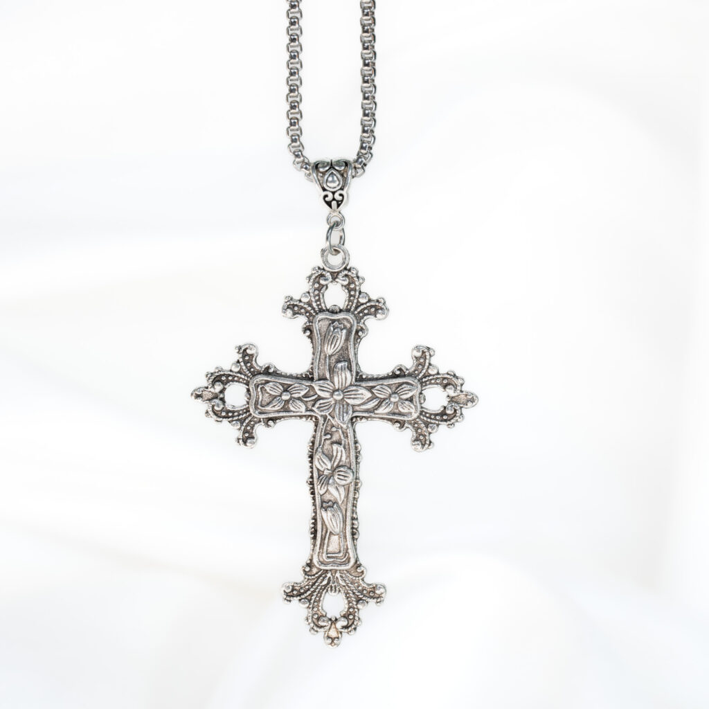 Bijou en forme de croix chrétienne gothique elfique