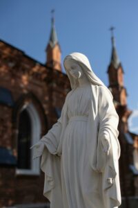 Lire la suite à propos de l’article Vierge Marie – Ses 13 vertus