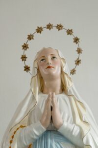 Lire la suite à propos de l’article La Vierge Marie : Quel symbolique ?